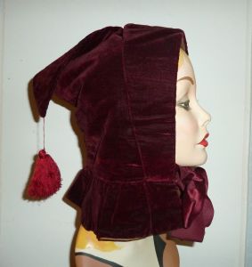 This is an example of a Victorian hood: certainly it is much later than the original story of Rottkappchen, but the Victorians were deeply interested in German fairy tales, thanks in part to their moralising qualities, and to the fact that their beloved Queen Victoria and Prince Consort Albert were German.